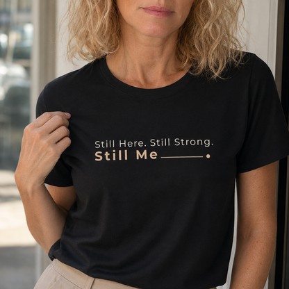 T-shirt feminina de algodão orgânico "Still here, still strong, still me"