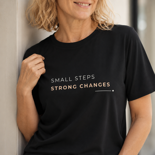 T-shirt feminina de algodão orgânico "Small Steps, Strong Changes"