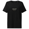 T-shirt preta «A minha idade não me limita, inspira», vista de frente sobre fundo branco.